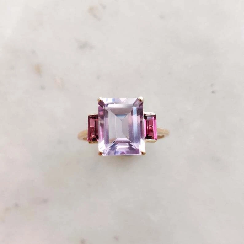 Anillo solitario de oro amarillo de 14k natural de amatista rosa y granate rodolita para mujer Foto 3 de 4