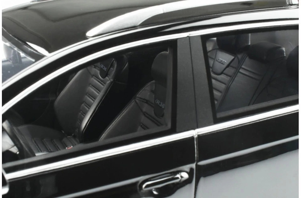 Volkswagen VW Passat Variant R36 Modellino Auto 1:18 Nero Otto OT938 Nuovo - Immagine 4 di 4
