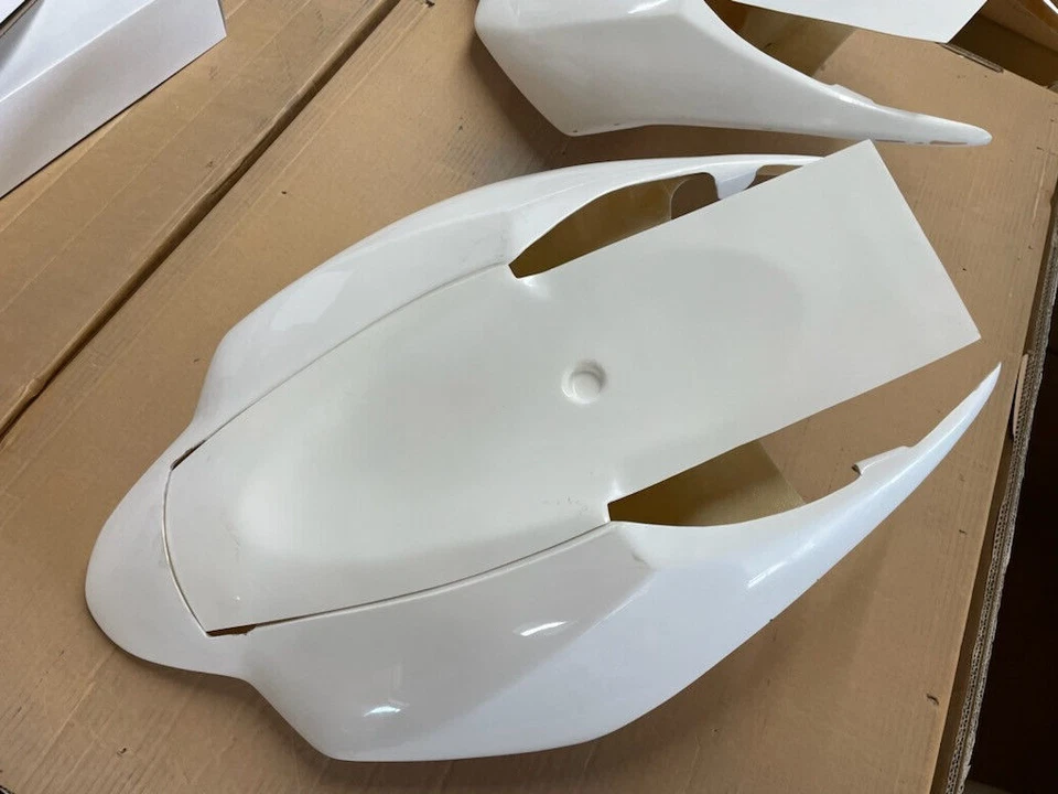 Asiento SUPERSPORT fibra de vidrio Suzuki GSXR 1000 (2005-2006) con panel anticorrientes Foto 2 de 3