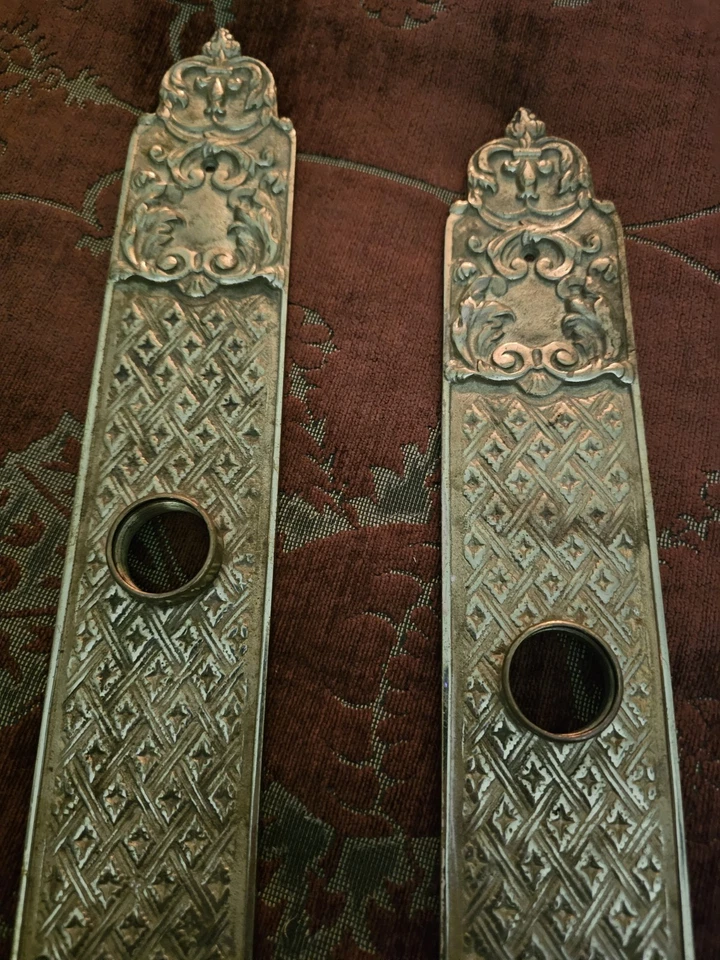 Placa posterior antigua grande de latón Foto 4 de 4