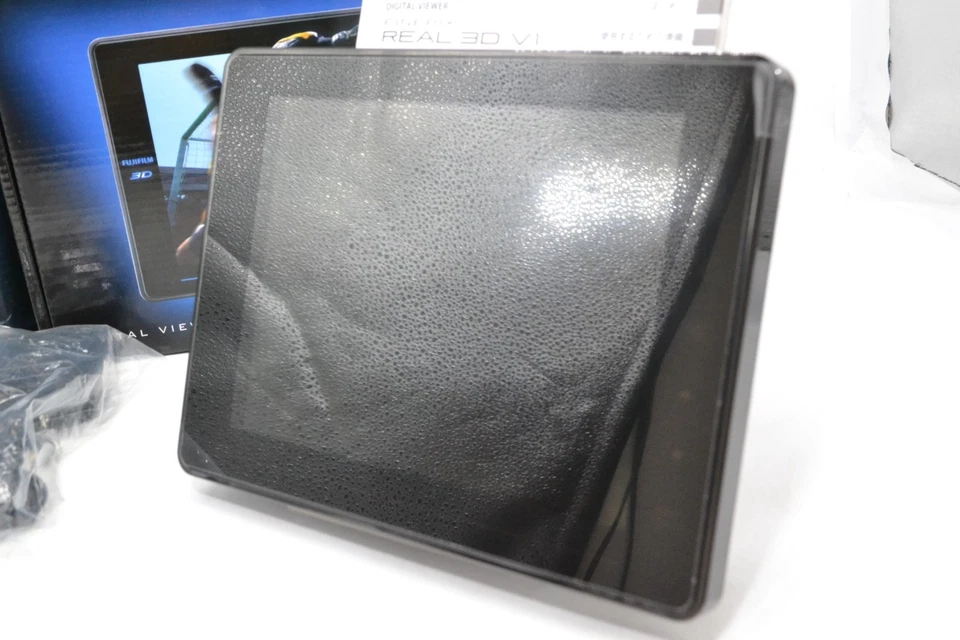 Fujifilm FinePix REAL 3D V1 Digital Viewer 3D LCD Display for W1/W3 Brand New - Image 3 of 4