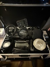 Lowel Pro Lighting Set   3 Lights, 5 Stands, 1 Umbrellas, Frame  Case Pre Owned