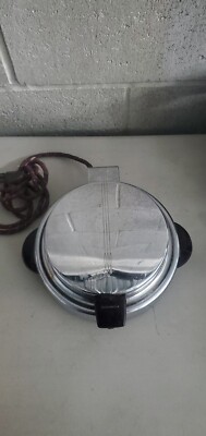 Vintage Toastmaster 2D2 Chrome Bakelite 1940's Waffle Baker Iron Maker.
