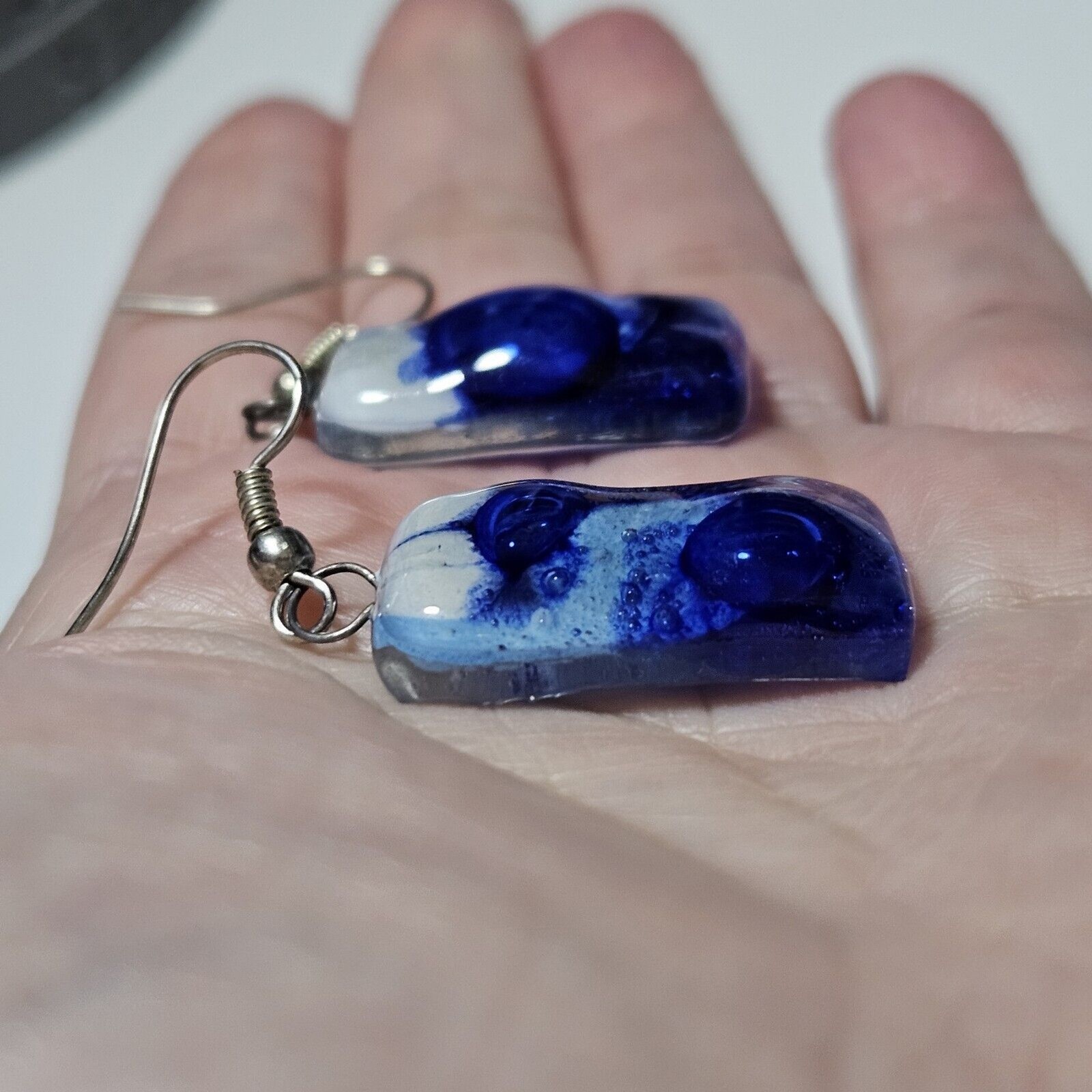 Rectangular Blue And White Rectangular Glass Dang… - image 4