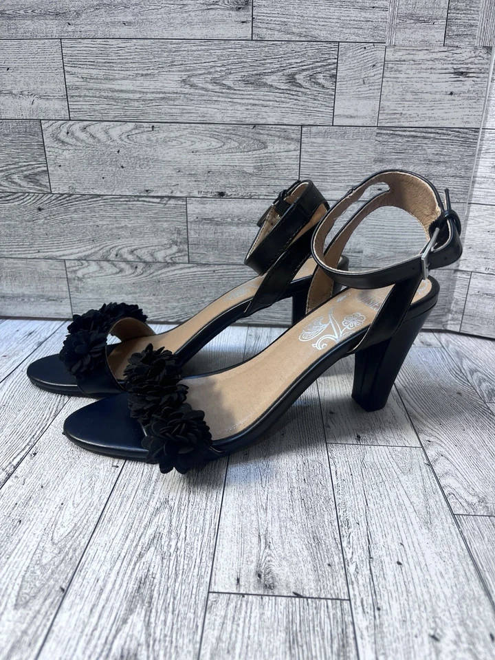 Sandalia de vestir Mootsies Tootsies Edelweiss negra con flores tridimensionales talla 7M Foto 2 de 4