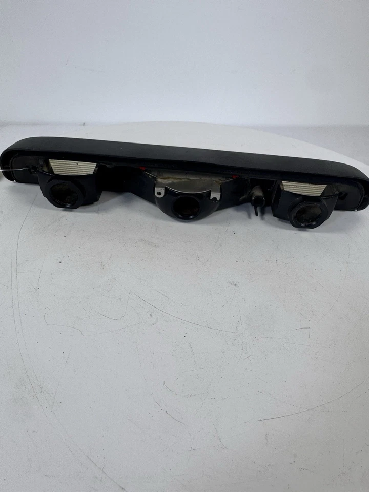 Tercera luz de freno techo/cabina Ford Bronco F150 F250 1992-96 Foto 2 de 4