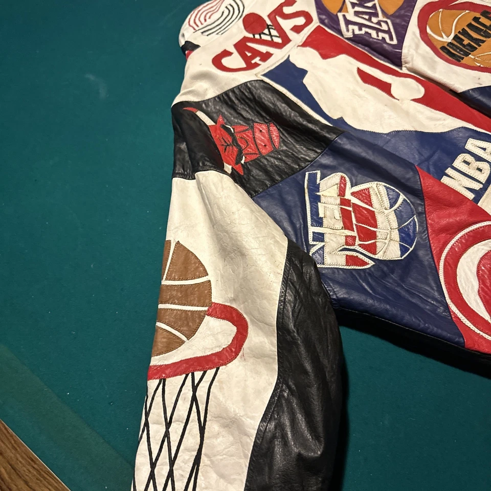 Chaqueta de Cuero Hecha a Mano NBA RARA Talla M En México Bulls Cavs 76ers Rockets Nets Foto 3 de 4