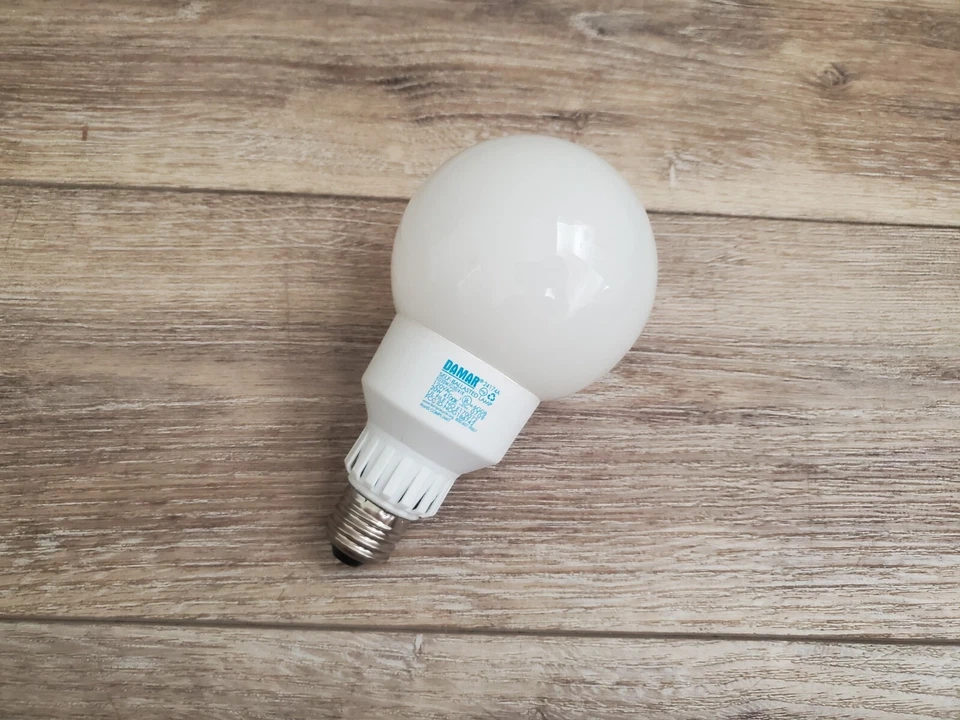 LOT 3 DAMAR SELF-BALLASTED SAVING BULB COOL WHITE 4100K REPLACE 80W 20W/G30/120V - Image 3 of 4