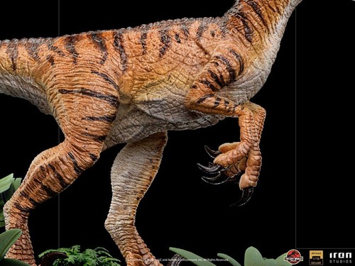 IRON STUDIOS The Lost World Jurassic Park Velociraptor DELUXE 1/10 Scale Statue - Picture 8 of 11
