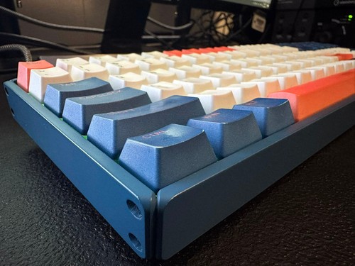 IQUNIX F96 Coral Sea Wireless Mechanical Keyboard – Bluetooth, USB-C, Great Cond - Picture 6 of 8