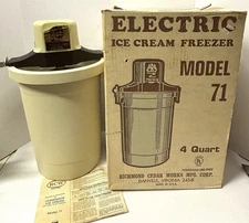 Vintage Richmond Cedar Works 4 Quart Electric Ice Cream Freezer Model 71 USA