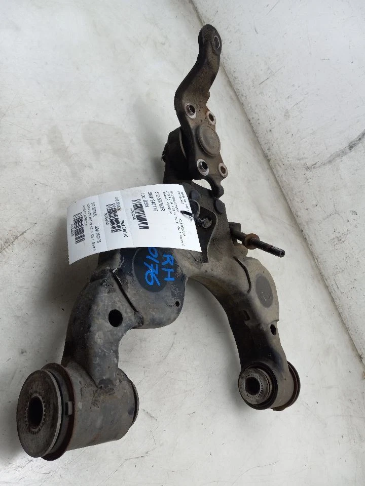 04-07 TOYOTA SEQUOIA 4,7 L TRACCIÓN TRASERA EN EL LADO DEL PASAJERO BRAZO DE CONTROL INFERIOR DELANTERO  Foto 3 de 4