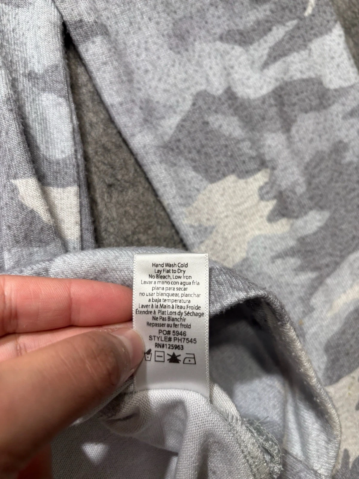 beyond-yoga stretch long sleeve camo sweater