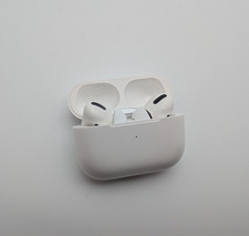 Apple AirPods Pro 1st Generation w/ Wireless Charging Case Good / Cleaned