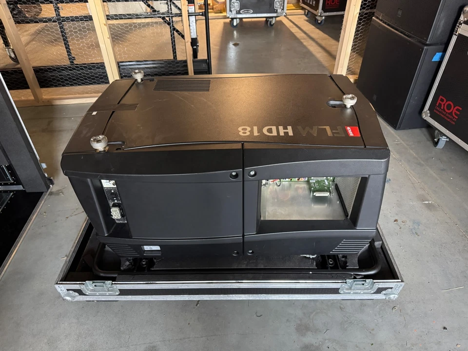 Barco FLM HD18 - SXGA 3 Chip DLP - 18K Lumens Lamp Projector 1080P HD SDI PARTS - Image 2 of 4