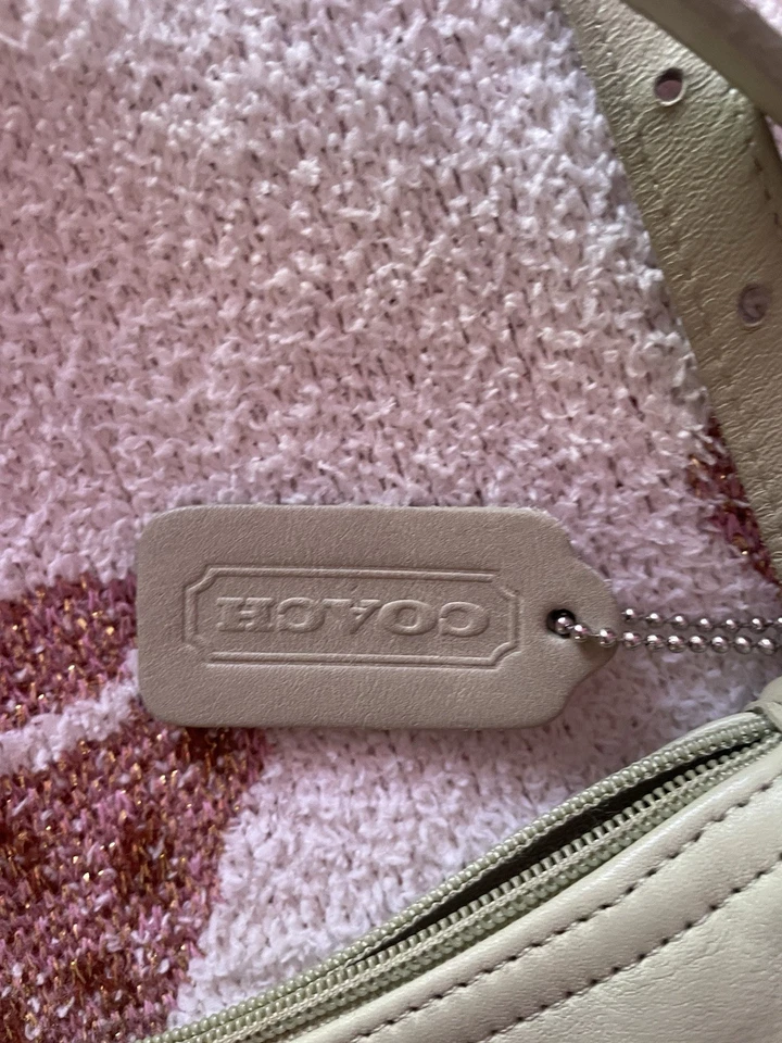 Cartera pequeña Coach Soho vintage en cuero suave pistacho  Foto 2 de 4