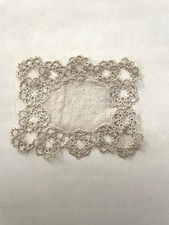 CENTRINO QUADRATO LAVORAZIONE UNCINETTO FATTO A MANO COLORE BEIGE 