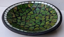 Centrotavola o svuotatasca artigianale in mosaico di vetro  di color verde  cm 3