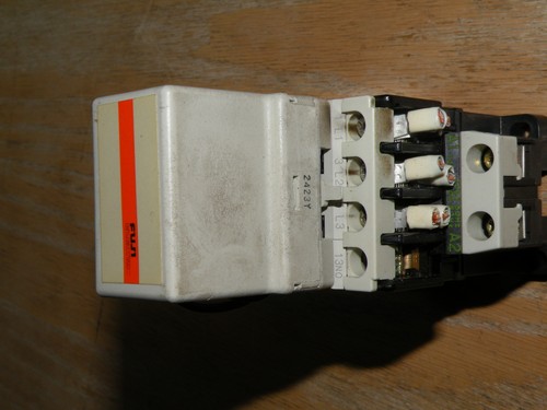 FUJI ELECTRIC MAGNETIC CONTACTOR SC-0 WITH SZ-Z5, SZ-ZM1 TR-ON - Picture 6 of 12