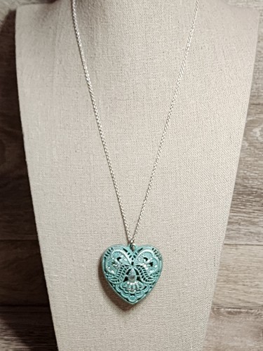 Anthropologie Filagree Aqua Türkis Herz Anhänger mit Kette Halskette