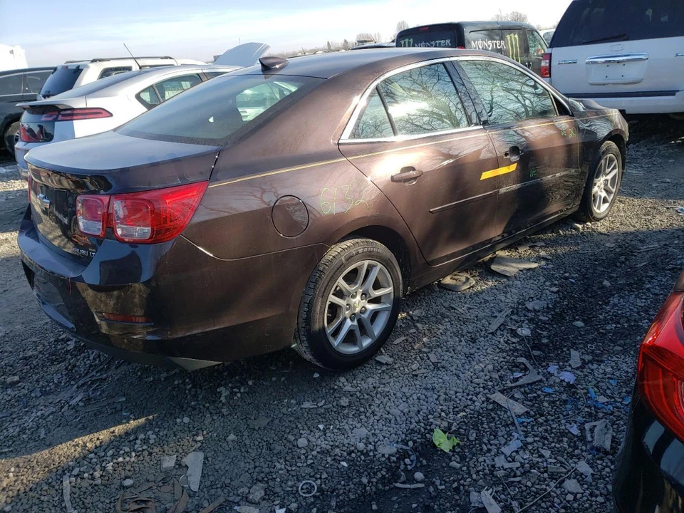 Chevrolet Malibu 2015 velocímetro medidor fabricante de equipos originales usado 134 k millas púrpura Foto 3 de 4