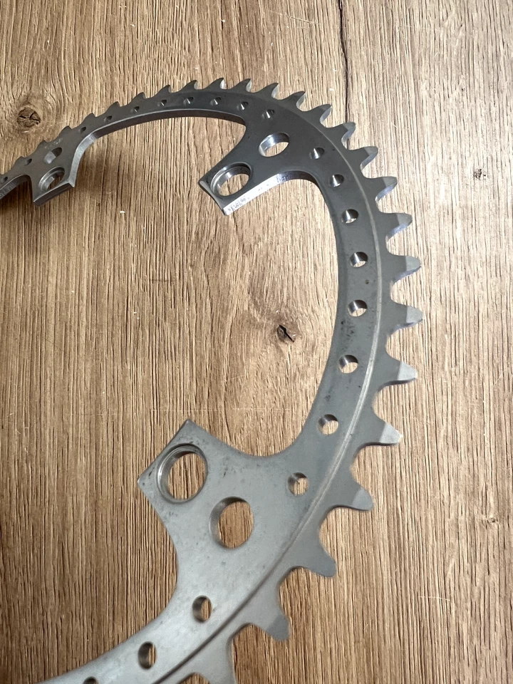 Retro NOS Sugino 52T corona da strada forata 144 BCD, argento - leggera - Immagine 4 di 4