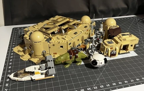 LEGO Star Wars Mos Eisley Cantina 75290 Set with Minifigures