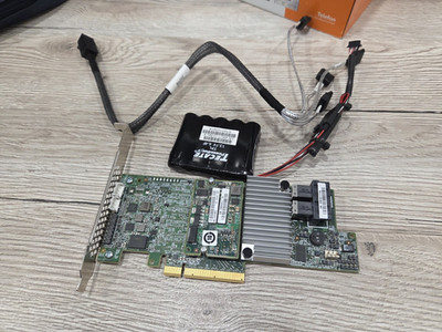 LSI MegaRAID SAS Controller mit CacheVault / BBU und Kabelsatz