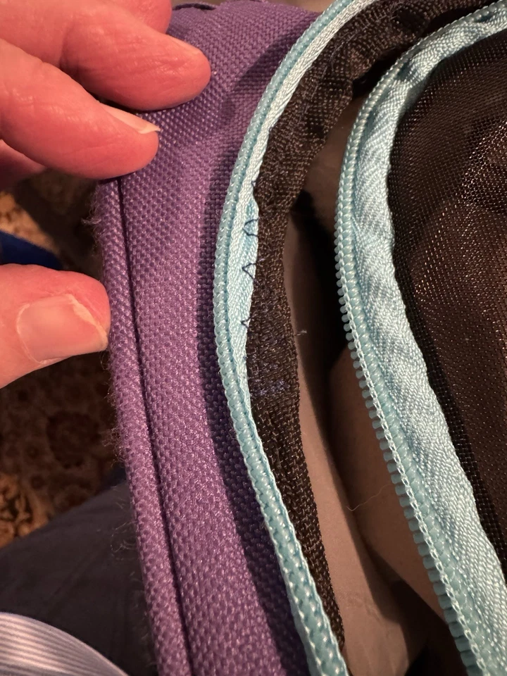 Transportador Bergan roxo e preto/pet Comfort pequeno - Imagem 4 de 4