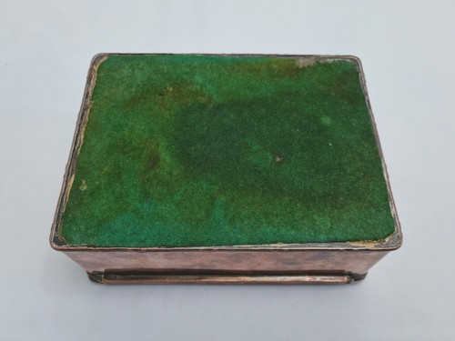 Antique 19th Century copper humidor box with decorative lid cast in deep relief. - Picture 11 of 11