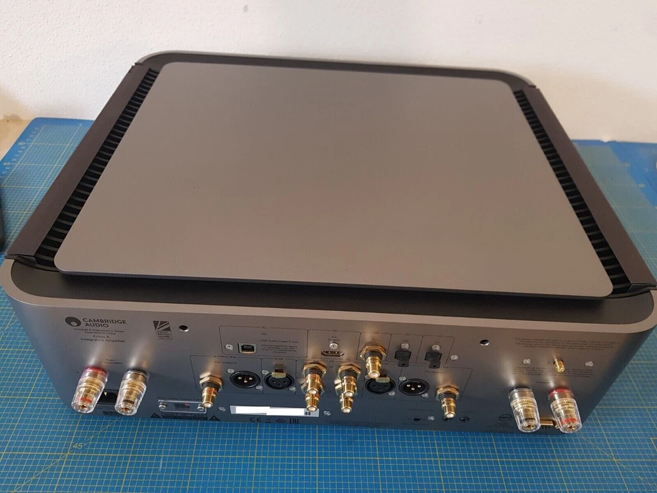 Cambridge Audio EDGE A Premium Voll­ver­stär­ker 100W 8Ohm /200W 4Ohm UR _24.5_5 - Bild 3 von 4