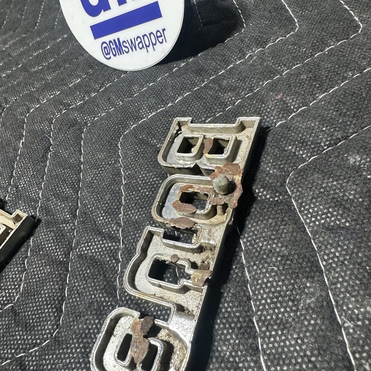 1975-1980 CHEVY CHEVROLET BONANZA 20 FENDER EMBLEM