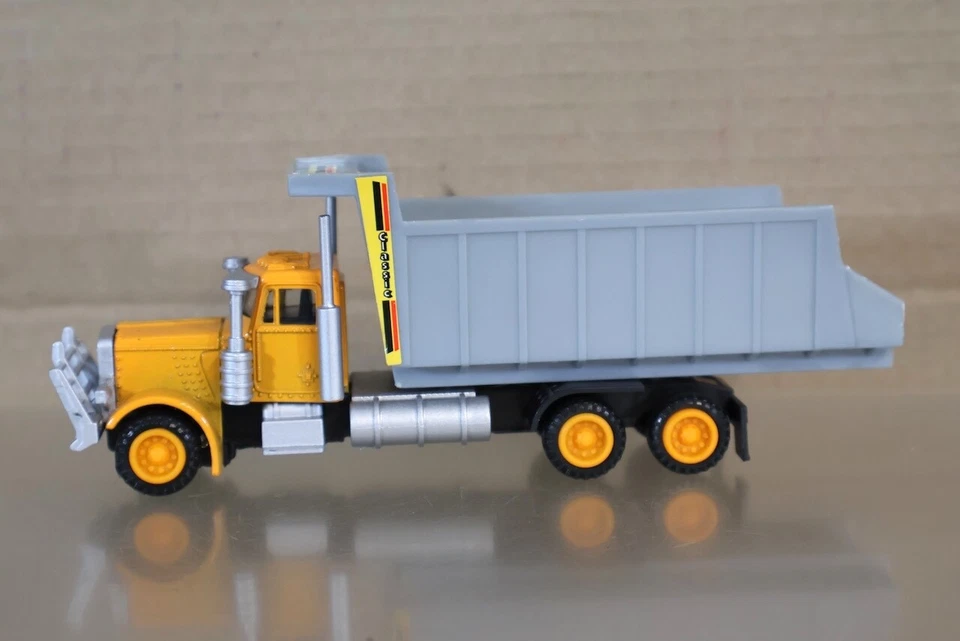 NEW RAY NR253 1:55 SCALE CONSTRUCTION CONVOY CLASSIC 4000 DUMP TRUCK ol - Image 3 of 4