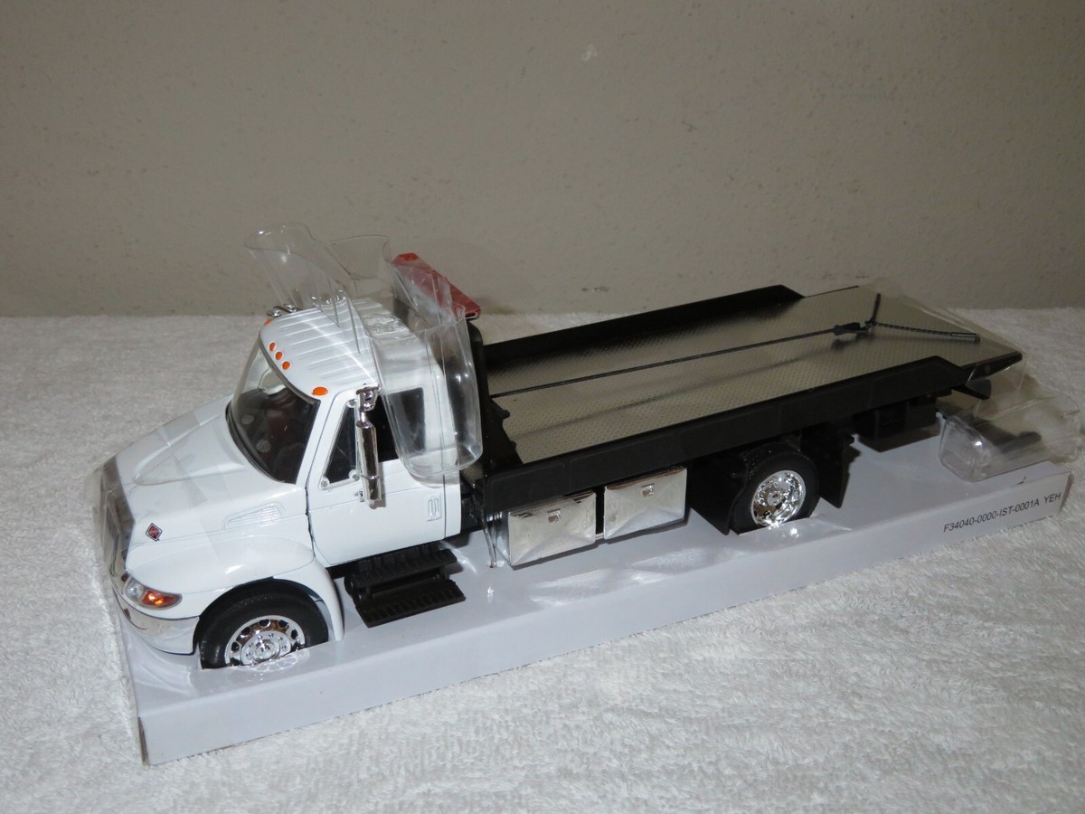 Jada 1/24 International DURASTAR 4400 希少 INTERNATIONAL DURASTAR 4400 JADA 1:24 OPENING HOOD/ DOORS