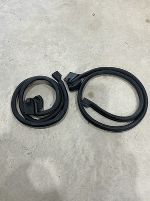 NOS 1969-72 Ford Galaxie 500 XL 2dr RH/LH Door Weatherstrip D0AZ-6320512-A