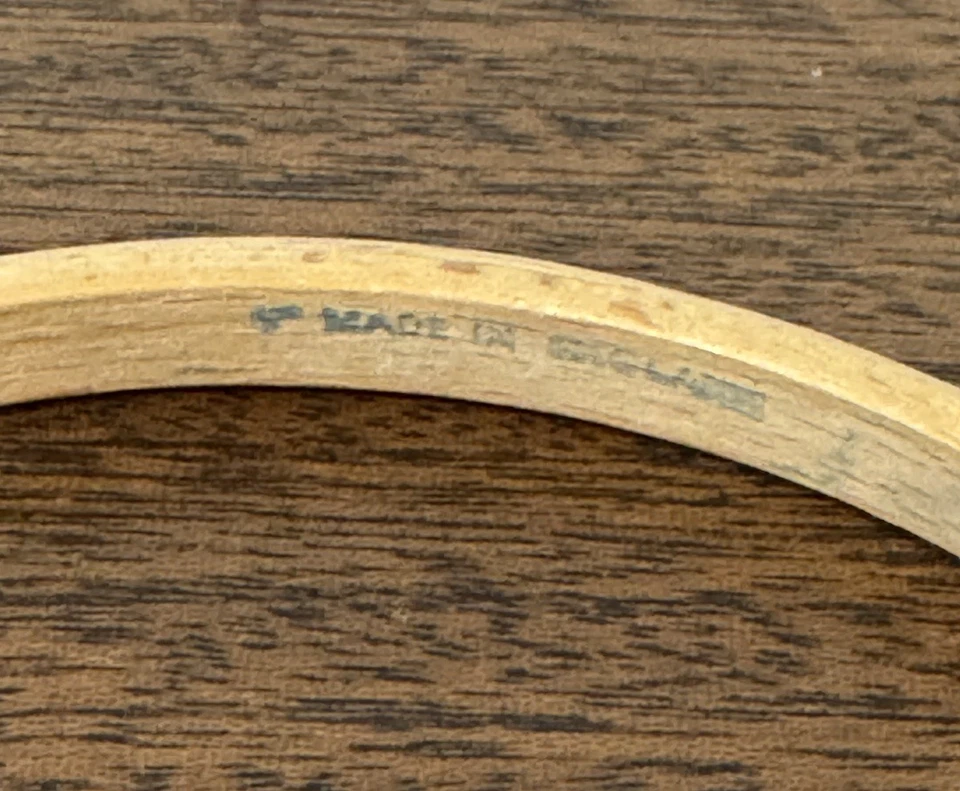 Vtg 5” Round, Smooth Wooden Embroidery Hoop, Brass Tension Screw Made In England - Image 3 of 4