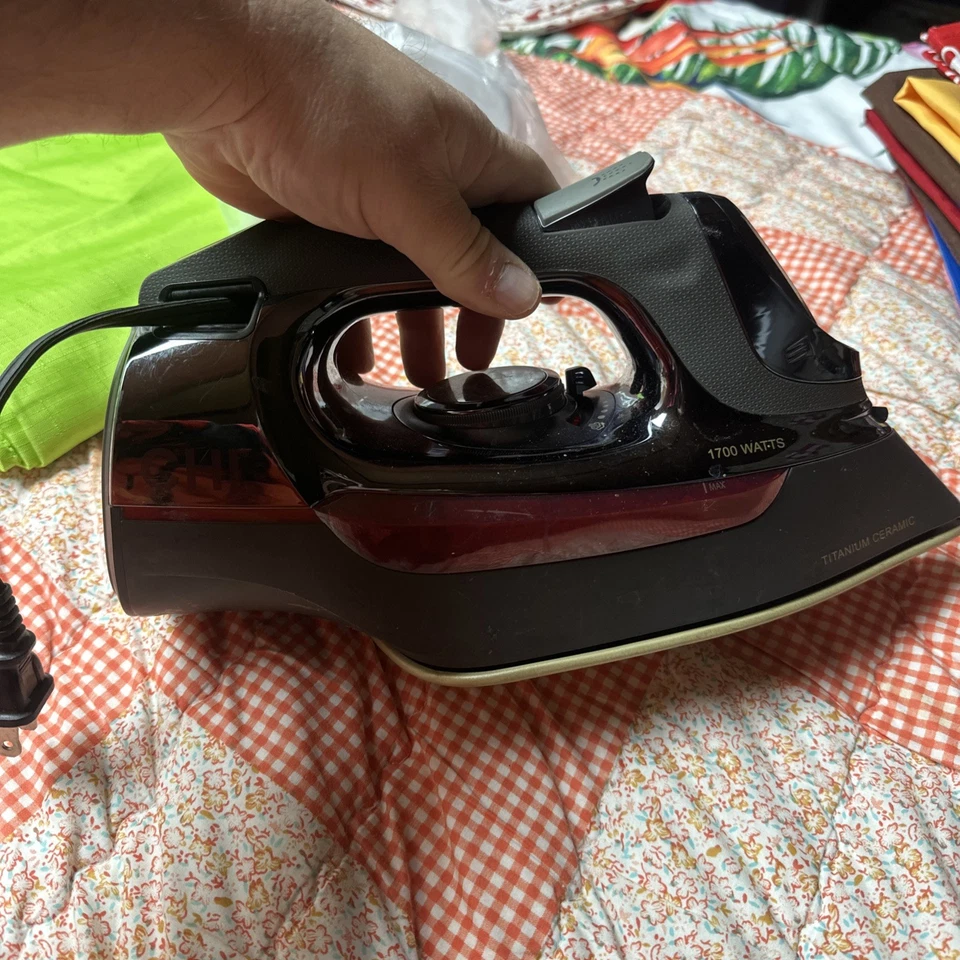 CHI Titanium Infused Ceramic Soleplate Iron  - Image 4 of 4