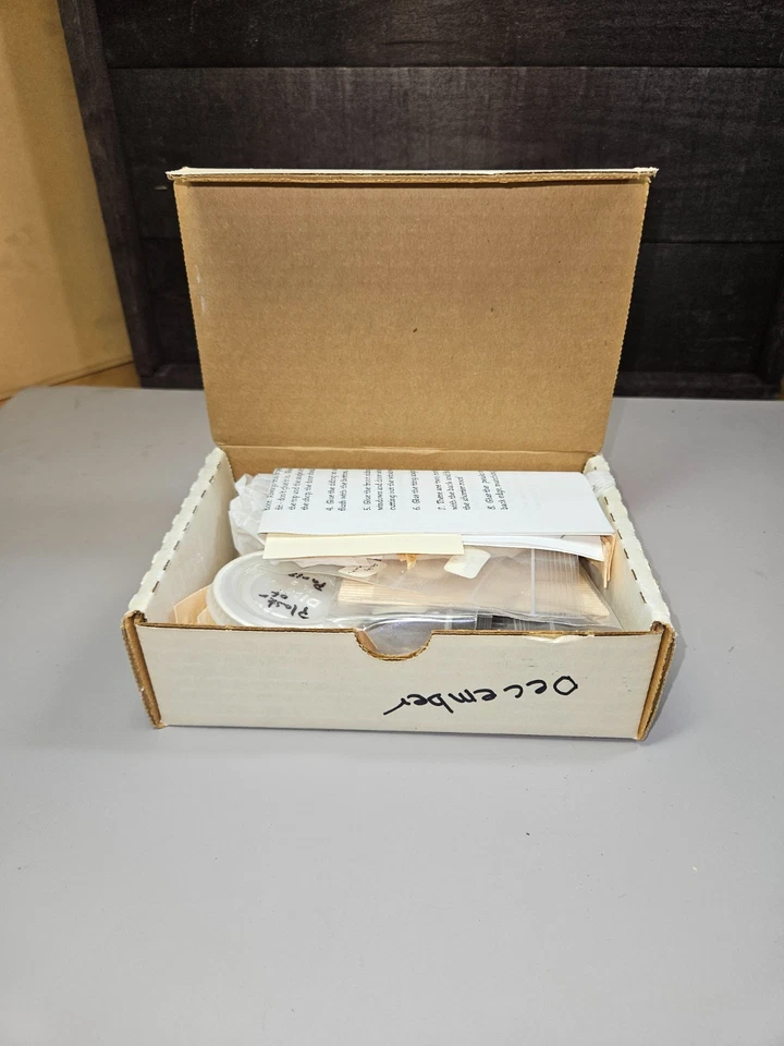 Kit de casa de Navidad de diciembre a escala 1:48 de Debbie Young At Heart, nuevo en caja Foto 4 de 4