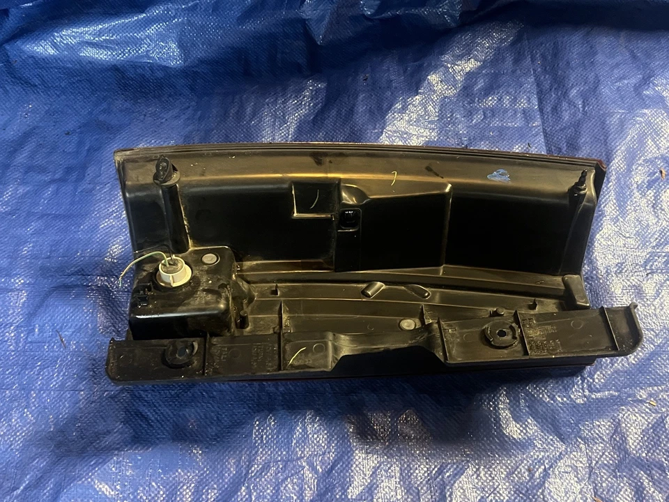 2007-2014 凯迪拉克 ESCALADE 后置外置 右乘客 尾灯  — 第 2/4 张图片