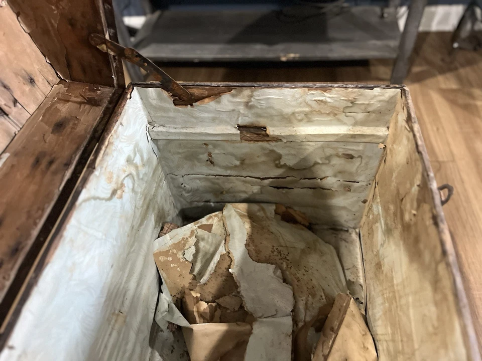 Vintage STEAMER TRUNK wood storage chest camelback humpback antique victorian - Image 3 of 4