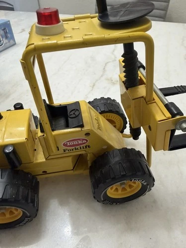 VINTAGE TONKA FORKLIFT TRUCK Pressed Steel working forks Great Example 52900