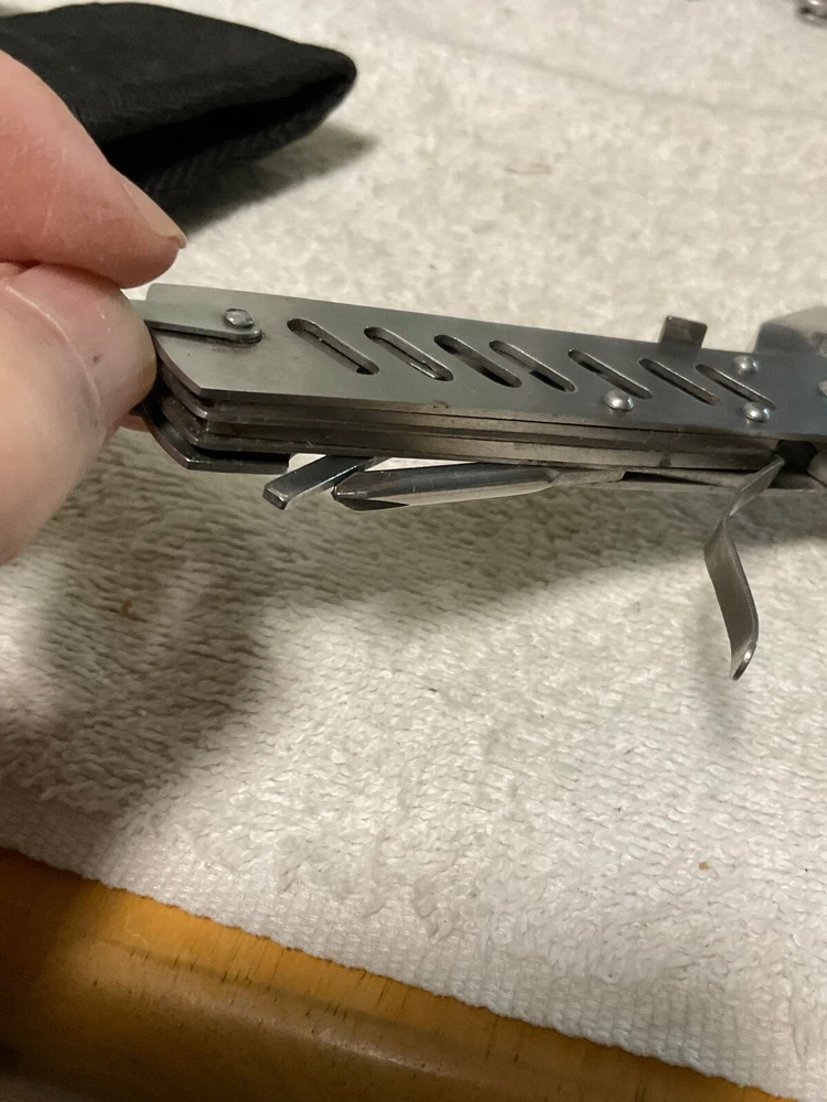 MULTI-TOOL WITH HOLDER. STAINLESS