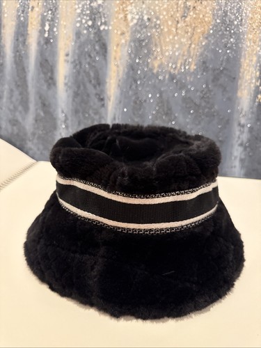 Sombrero cubo Christian Dior D-Bobby Cannage ala pequeña negro bordado piel - Imagen 4 de 6