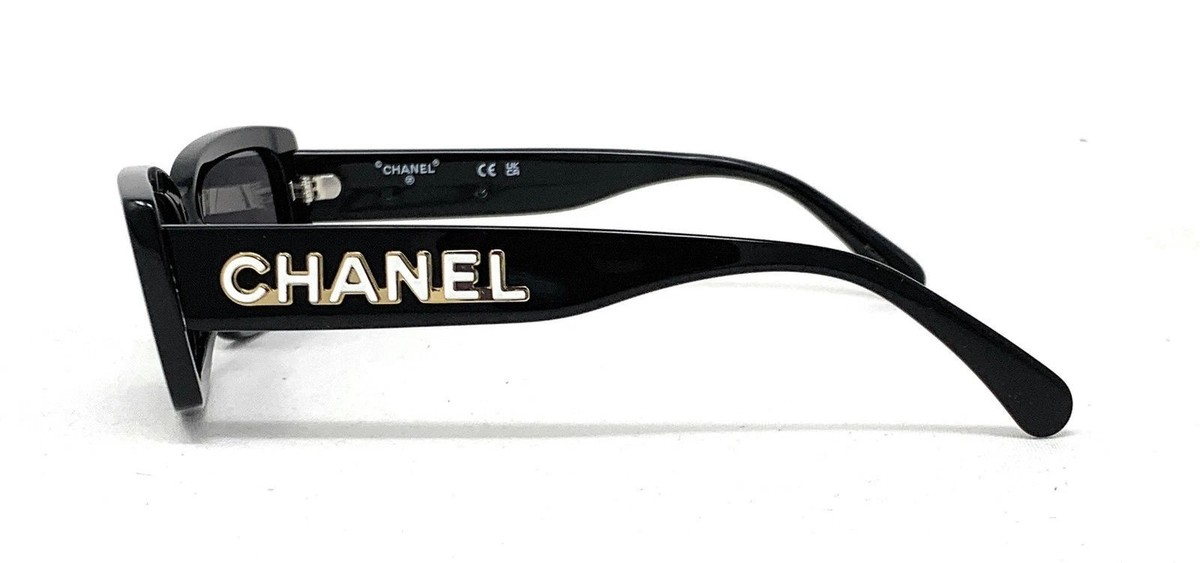 Chanel 71473A-S2667 Women's Rectangular Black and White CC Logo