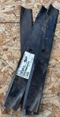 (Pack of 3) Toro 105-7779 18'' Length Replacement Recycler Mower Blades 5/8'' Cent