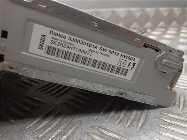 RADIO Skoda Fabia II (5J) Hatchback 5-drs 1.4 TDI 80 (BNV) 2008 5J0035161A - Imagen 3 de 4