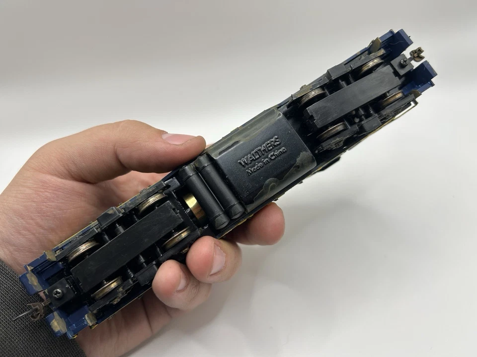 HO Walthers CSX #890 EMD GP9M Diesel Locomotive - (TESTED) - Image 4 of 4