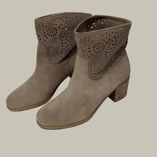 Crown Vintage Womens Taupe Suede Laser Cut Perforated Block Heel Ankle Boots 9M