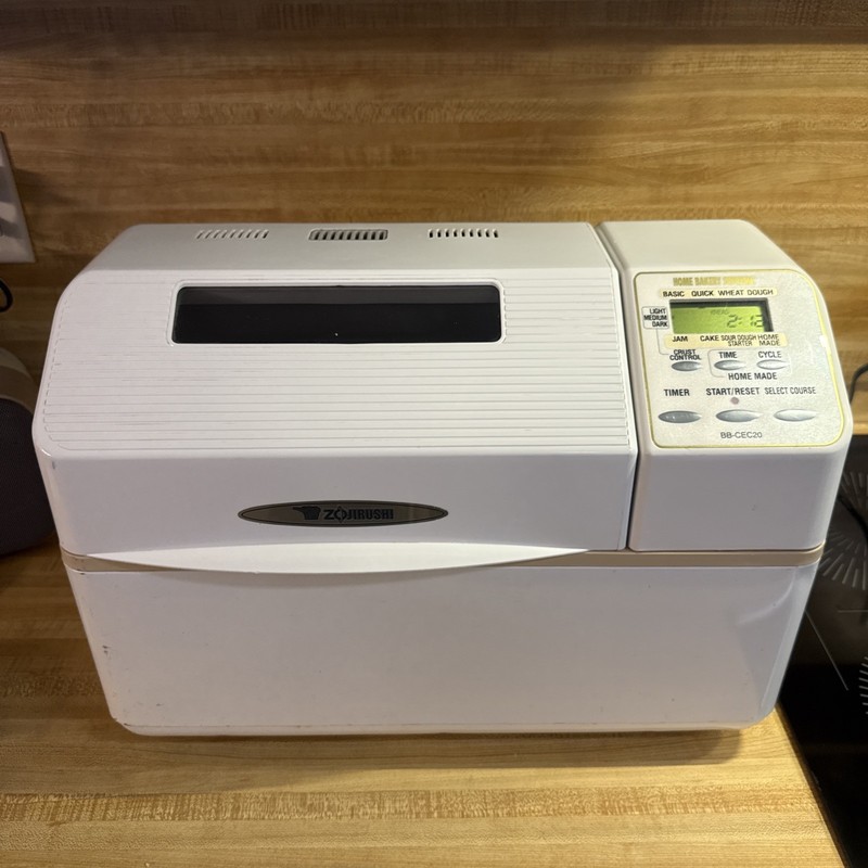 ZOJIRUSHI BREADMAKER BB-CEC20 HOME BAKERY SUPREME 2 LB LOAF DOUBLE PADDLE White