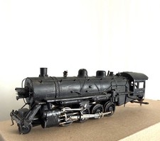 Vintage brass HO Locomotive mantua 2-8-4 with a working boiler Cary scale.